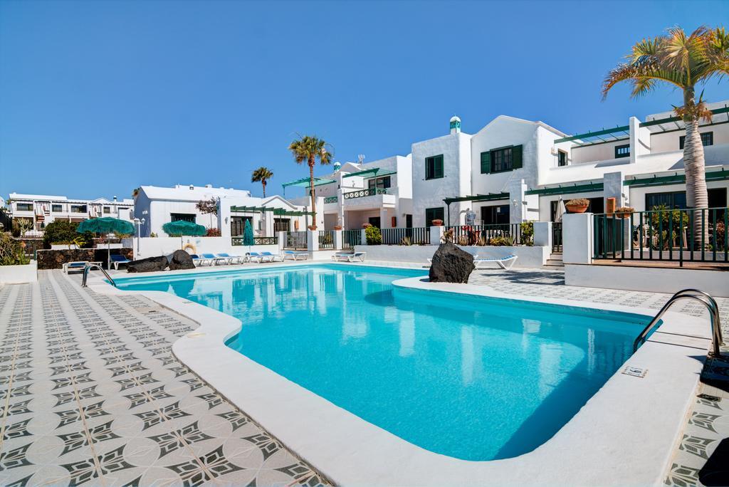 Apartamentos Las Acacias Puerto del Carmen  Exterior photo