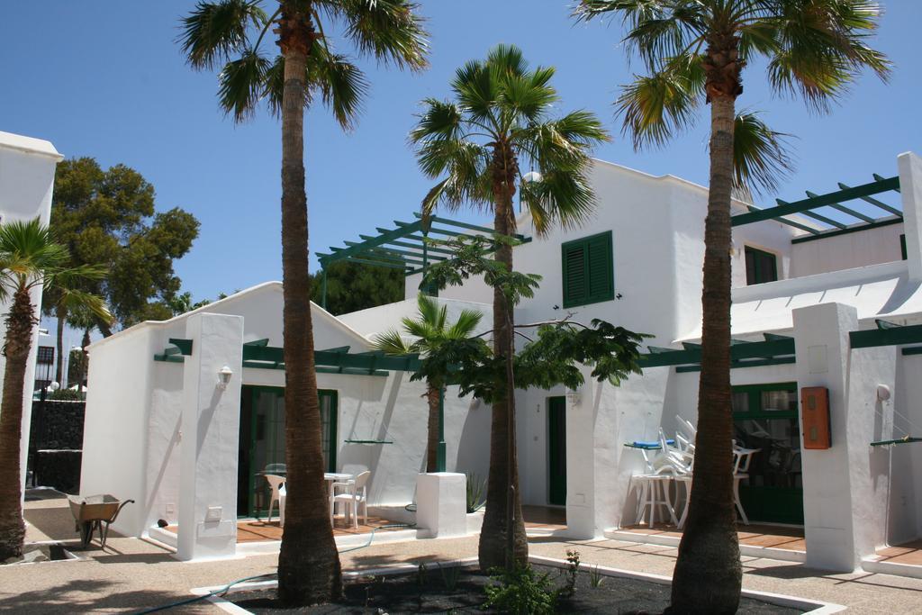 Apartamentos Las Acacias Puerto del Carmen  Exterior photo