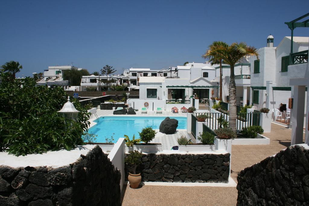 Apartamentos Las Acacias Puerto del Carmen  Exterior photo