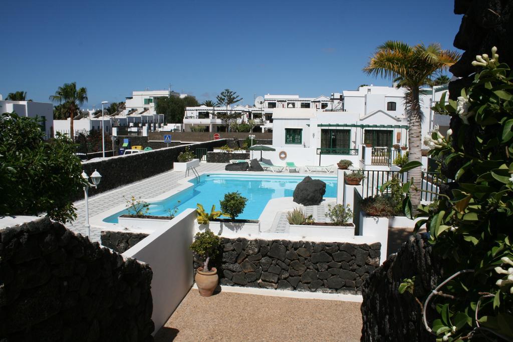 Apartamentos Las Acacias Puerto del Carmen  Exterior photo
